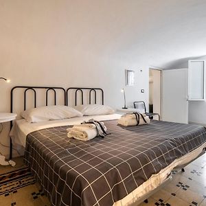 White&Grey Comfy Apartment